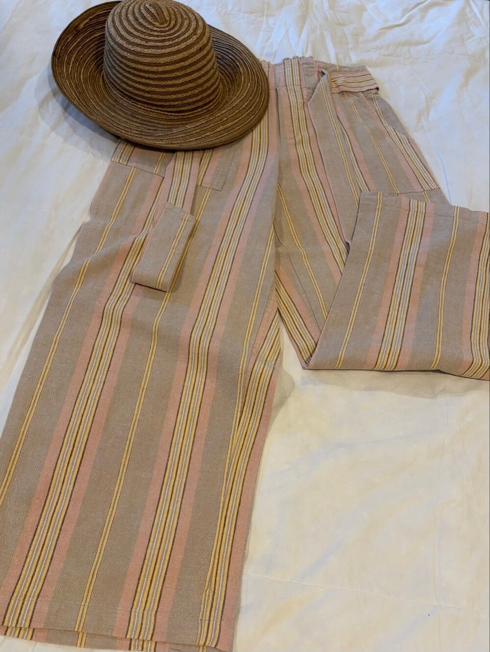 AMERICAN EAGLE OUTFITTERS Wide Leg High-Waist Cropped Pants Creamy Striped Sz M